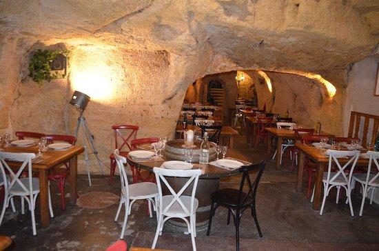 Le Caveau